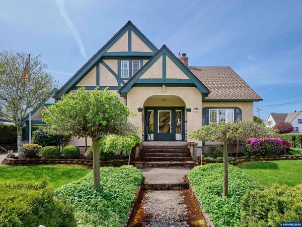 $699,900 | 102 East 5th Street, Molalla, OR 97038