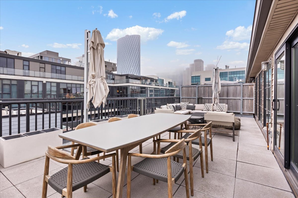 850 West Adams Street, Unit 7E Chicago, IL 60607 - Photo 23 of 27 a view of a terrace with furniture