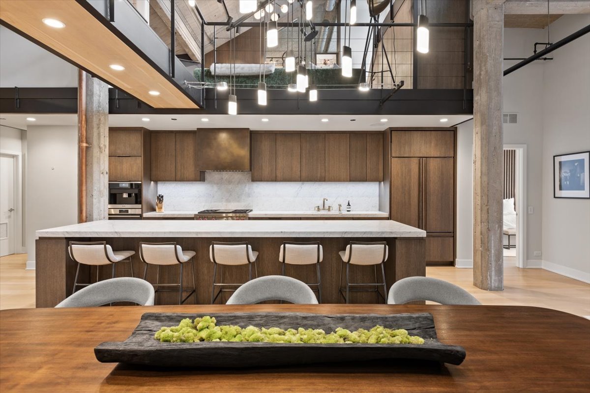 850 West Adams Street, Unit 7E Chicago, IL 60607 - Photo 5 of 27 a room with furniture and wooden floor