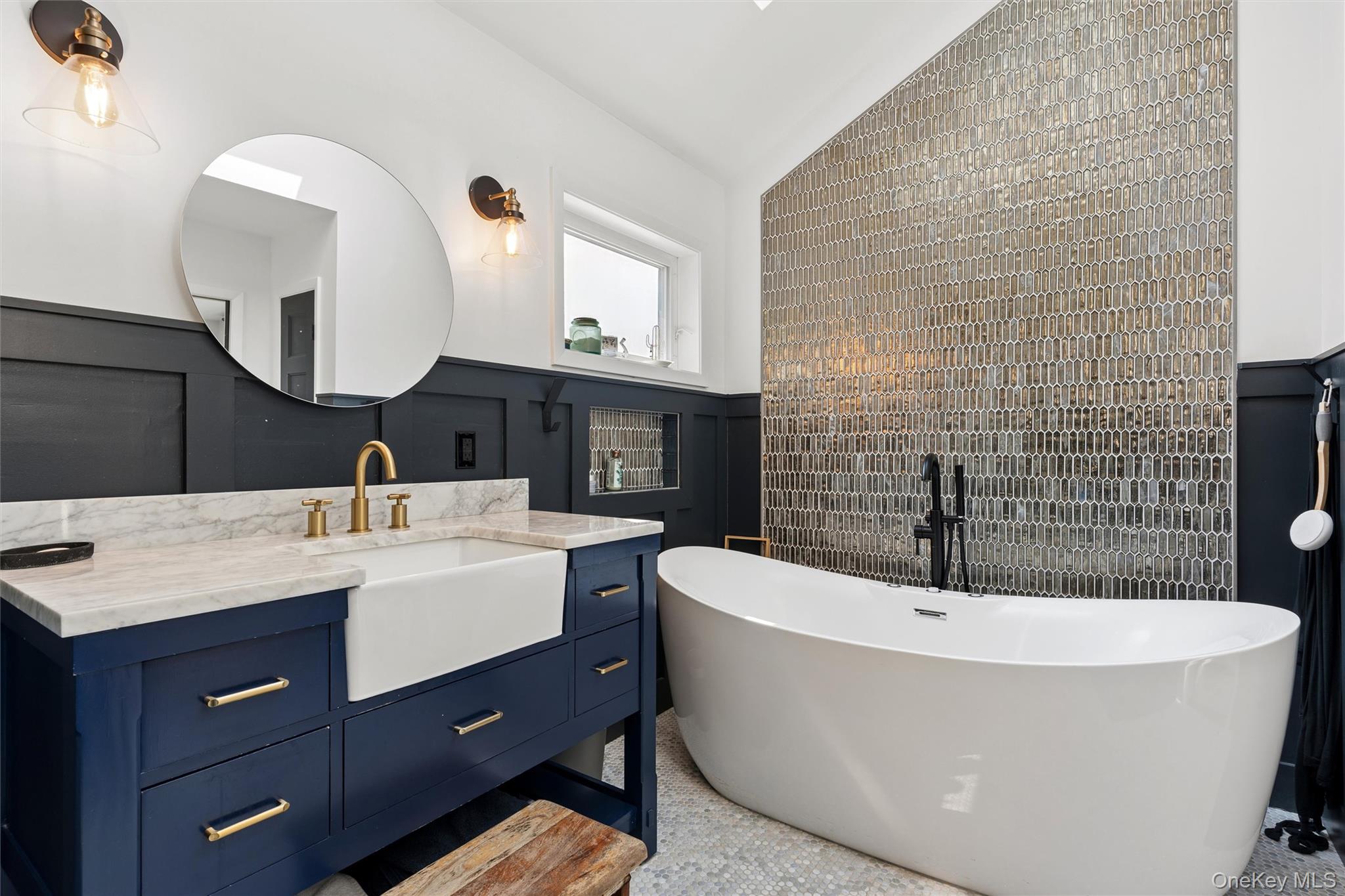 1007 Stafford Road Valley Stream, NY 11580 - Photo 22 of 39 Jacuzzi Tub
