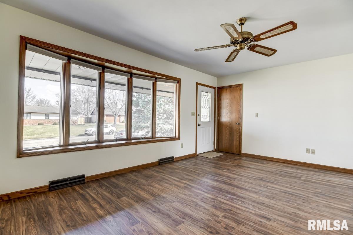 111 Allegheny Road Rochester, IL 62563 - Photo 3 of 36