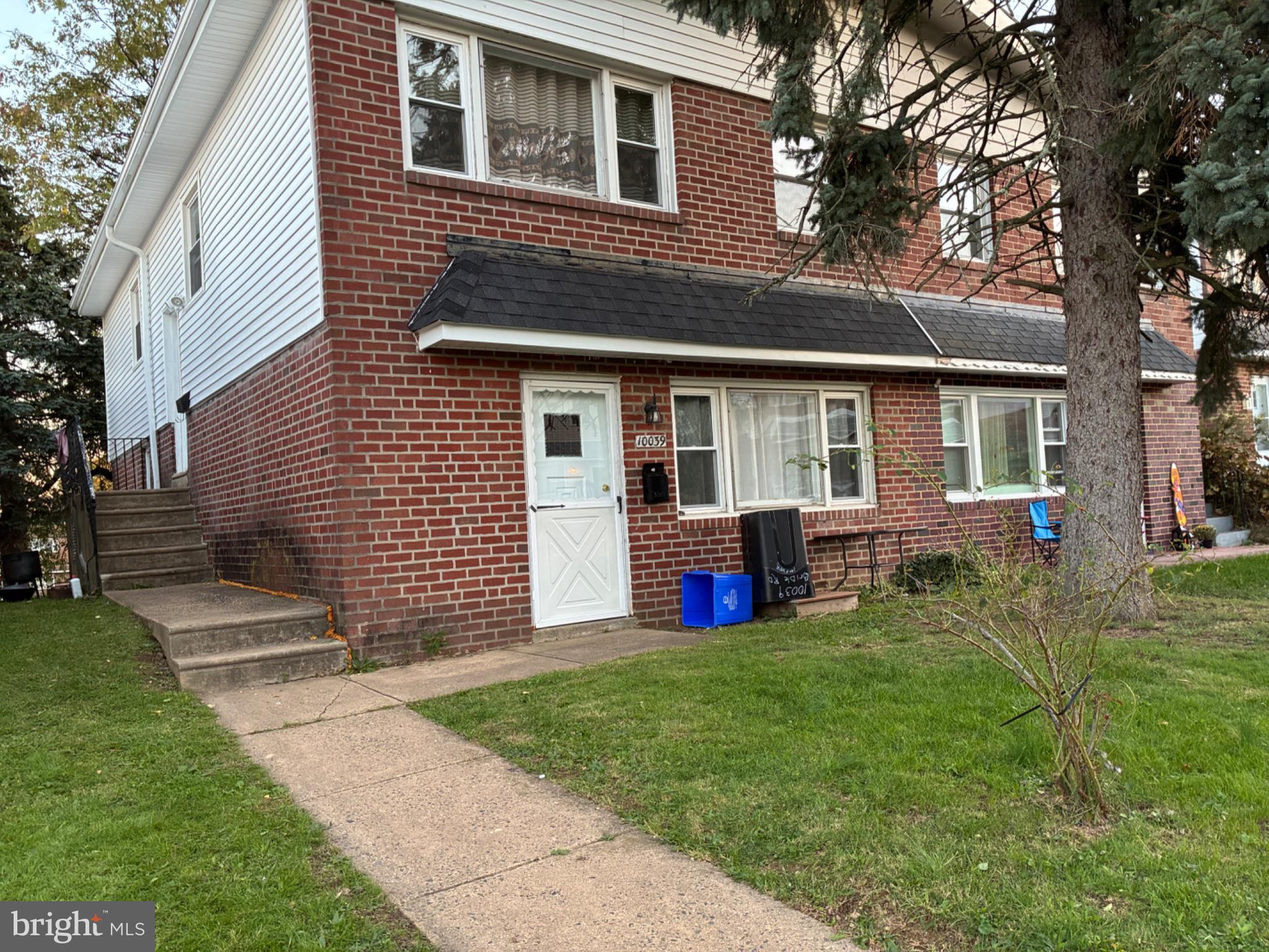 10039 Bridle Road Philadelphia, PA 19116 - Photo 2 of 15 First Floor