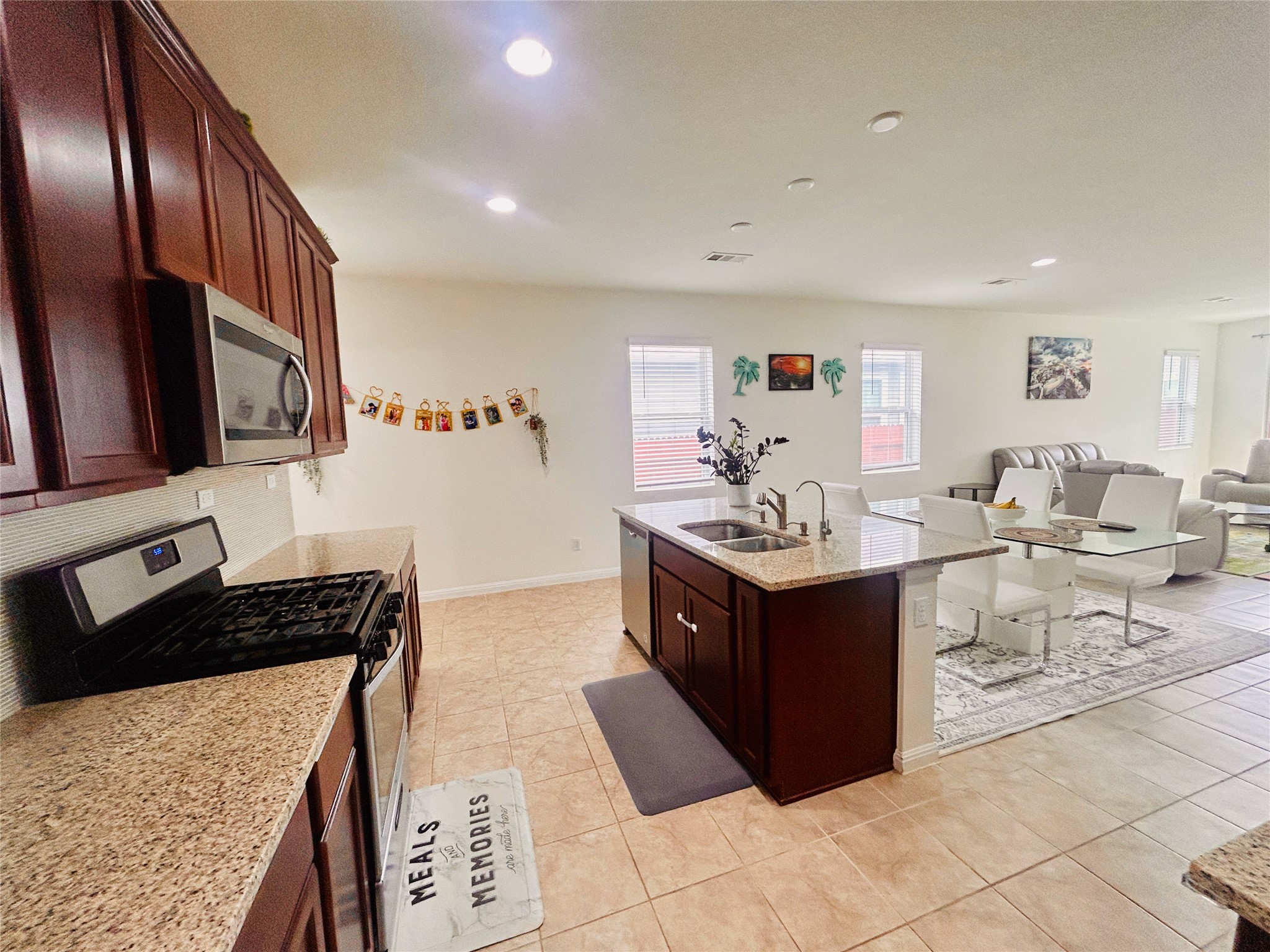 428 Gaida Loop Georgetown, TX 78628 - Photo 5 of 33