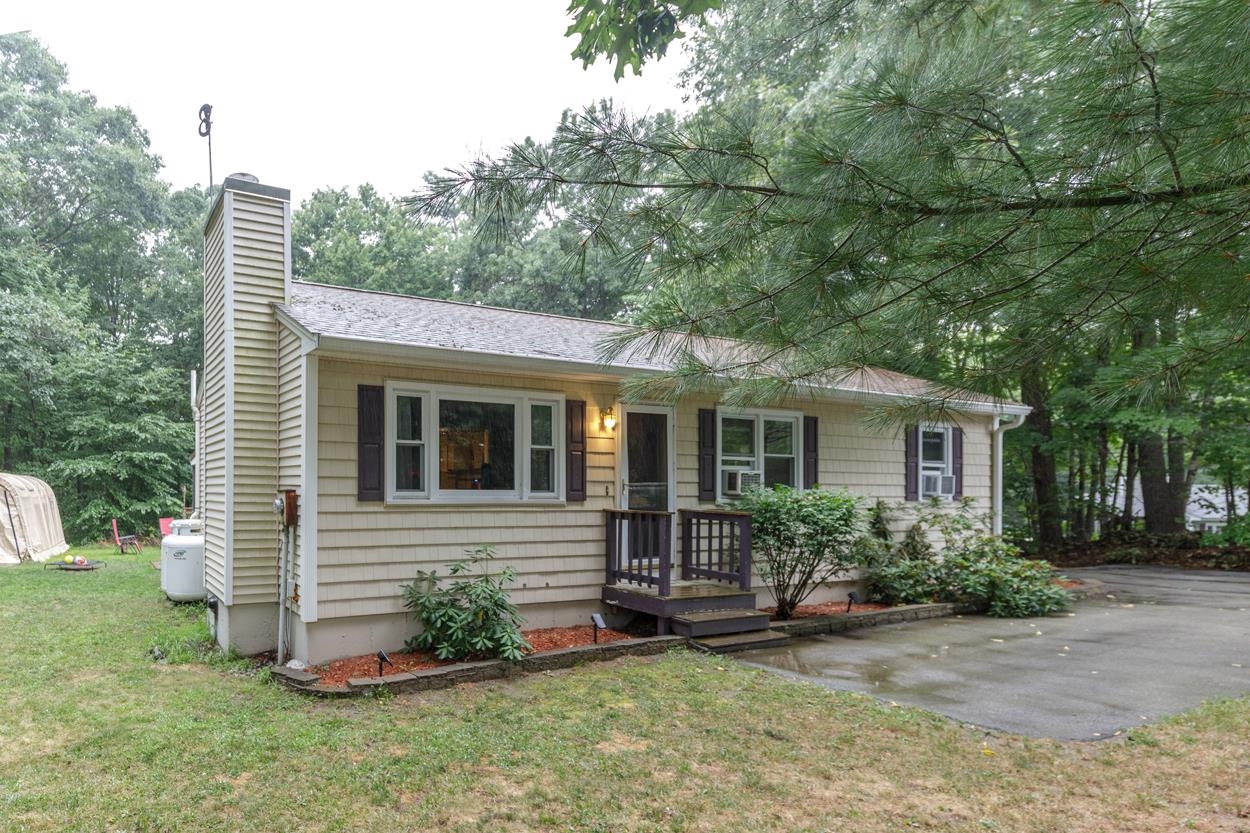 18 Garvin Road Derry, NH 03038 - Photo 2 of 40 Gallery Image 2