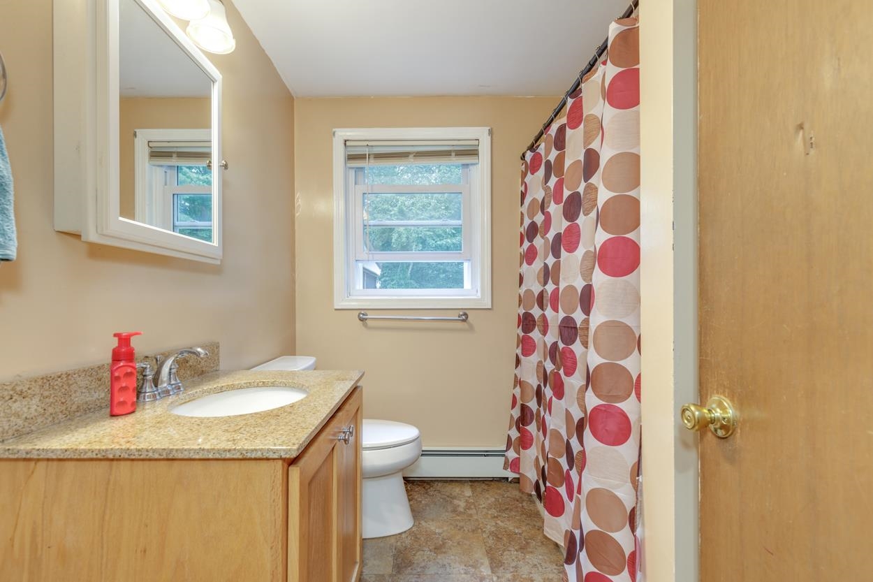 18 Garvin Road Derry, NH 03038 - Photo 7 of 40 Gallery Image 7
