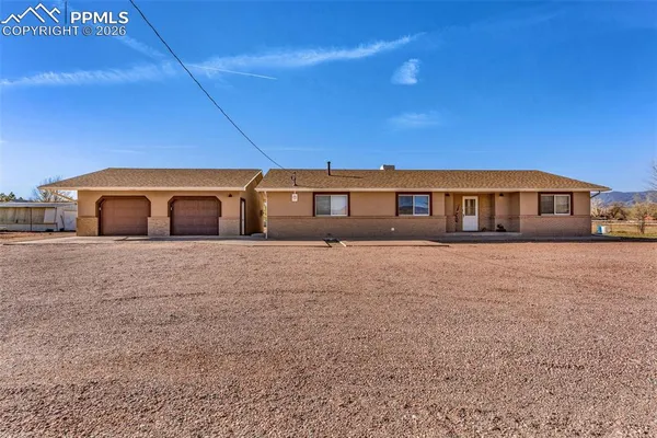 a view of house with a yard