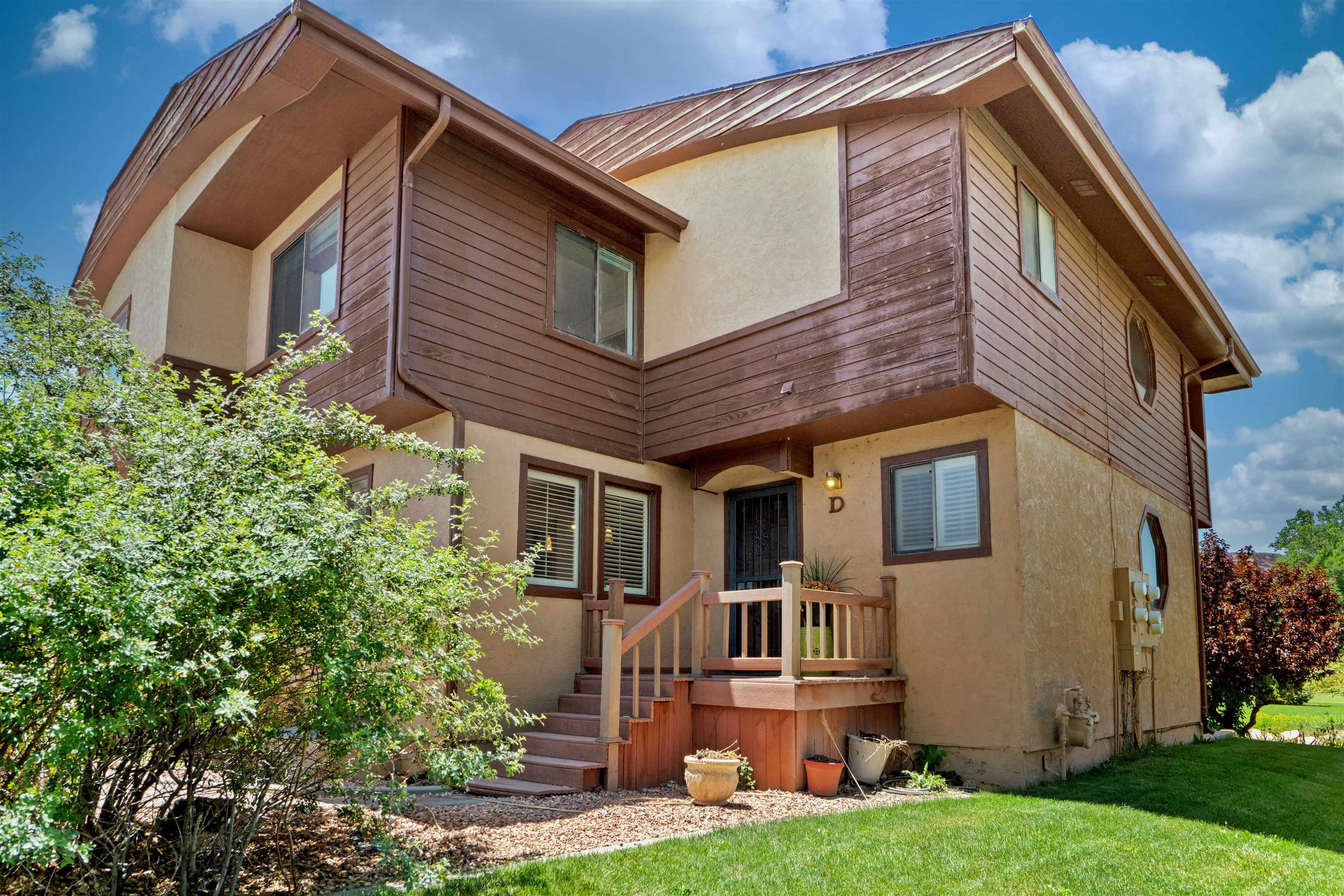 a front view of house with yard