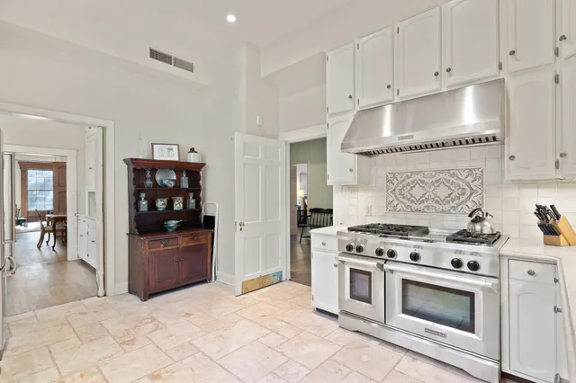 $689,000 | 2962 Midland Avenue, Memphis, TN 38111