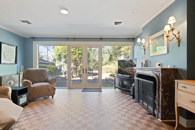 $689,000 | 2962 Midland Avenue, Memphis, TN 38111