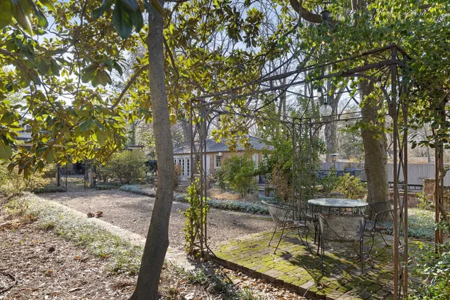 $689,000 | 2962 Midland Avenue, Memphis, TN 38111