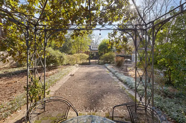 $689,000 | 2962 Midland Avenue, Memphis, TN 38111