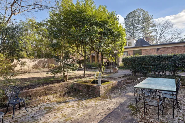 $689,000 | 2962 Midland Avenue, Memphis, TN 38111