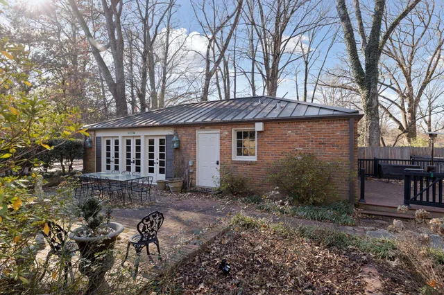 $689,000 | 2962 Midland Avenue, Memphis, TN 38111