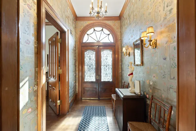 $689,000 | 2962 Midland Avenue, Memphis, TN 38111