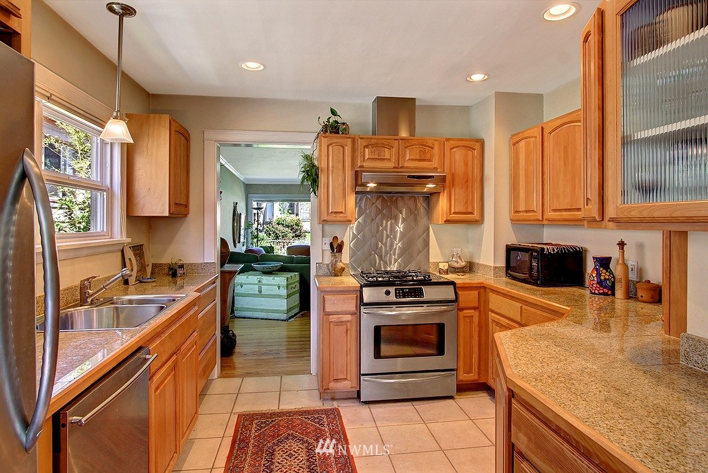 539 North 73rd Street Seattle, WA 98103 - Photo 3 of 7 Gallery Image 3