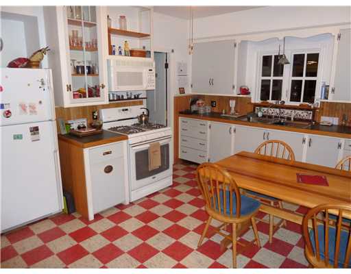 19 Short Road Barrington, RI 02806 - Photo 8 of 16 Kitchen.