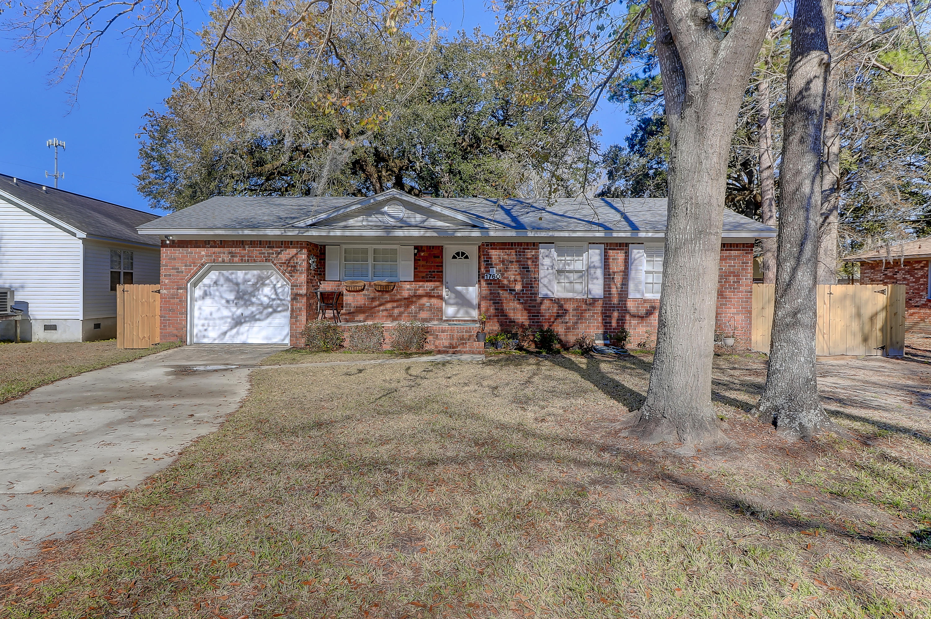 1760 Dogwood Road Charleston, SC 29414 - Photo 2 of 34 1760 Dogwood (2)