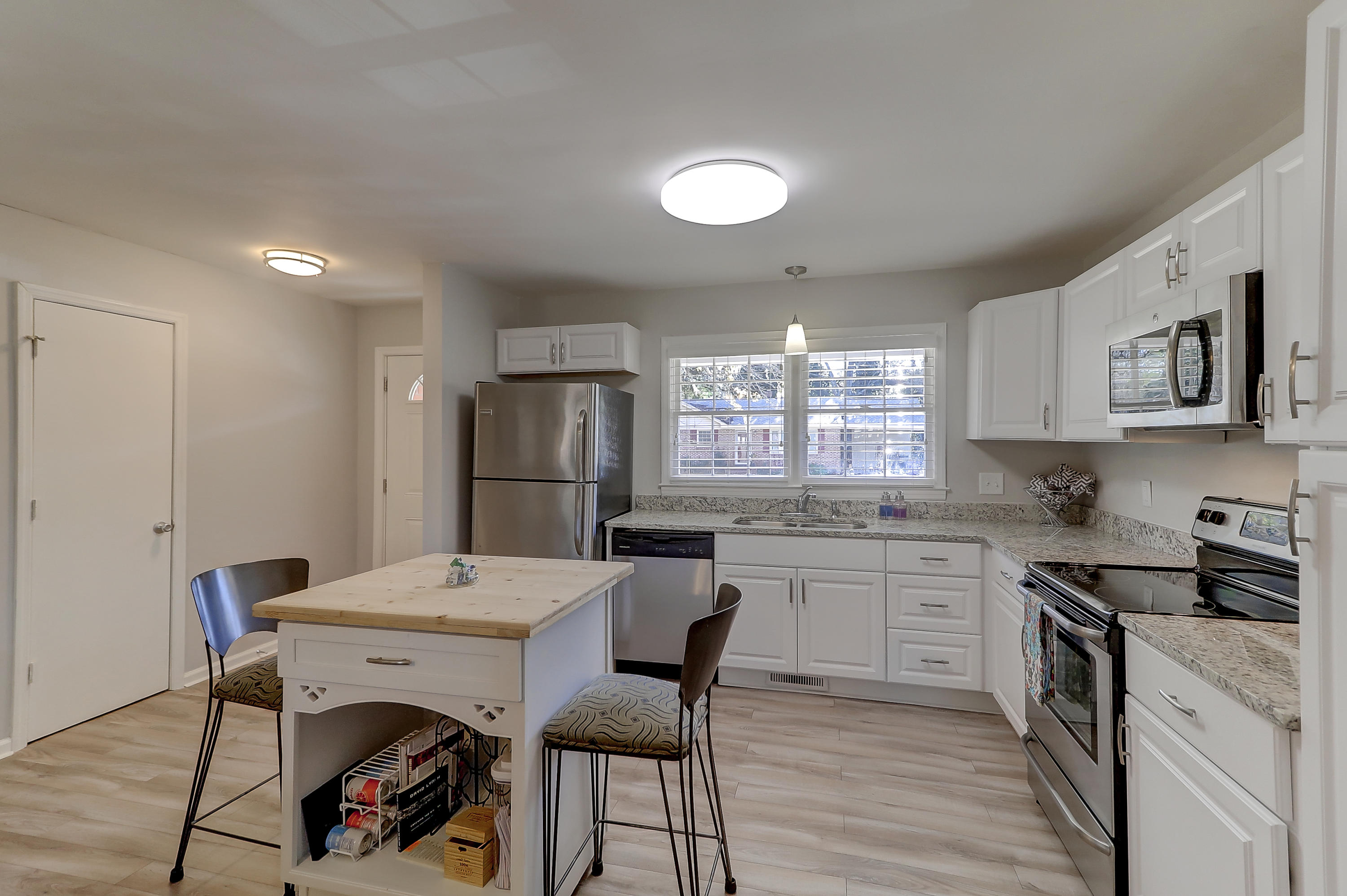 1760 Dogwood Road Charleston, SC 29414 - Photo 6 of 34 1760 Dogwood (6)