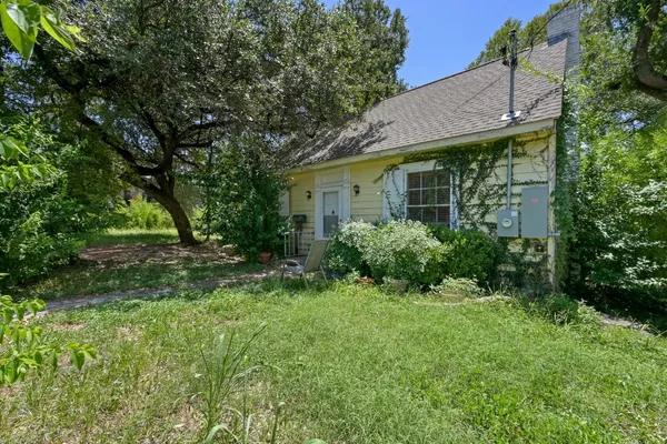 a view of a house with a backyard