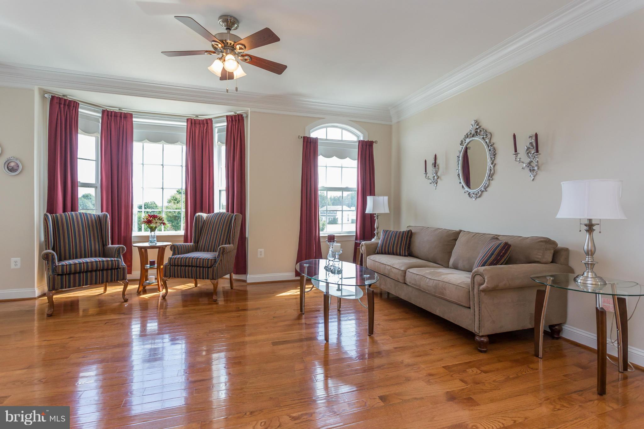5885 Riverside Drive Woodbridge, VA 22193 - Photo 2 of 24 Living Room