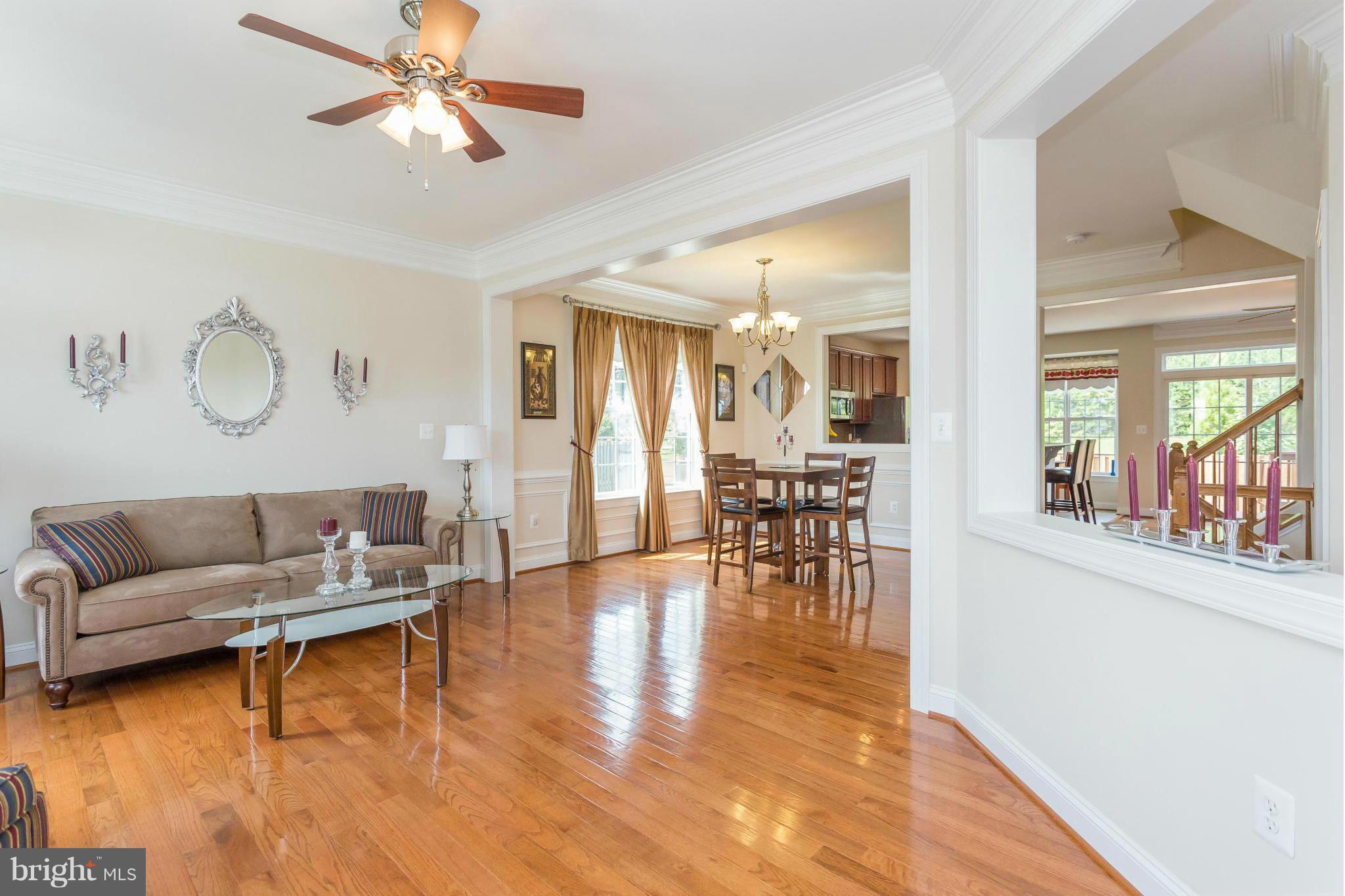 5885 Riverside Drive Woodbridge, VA 22193 - Photo 3 of 24 Living Room