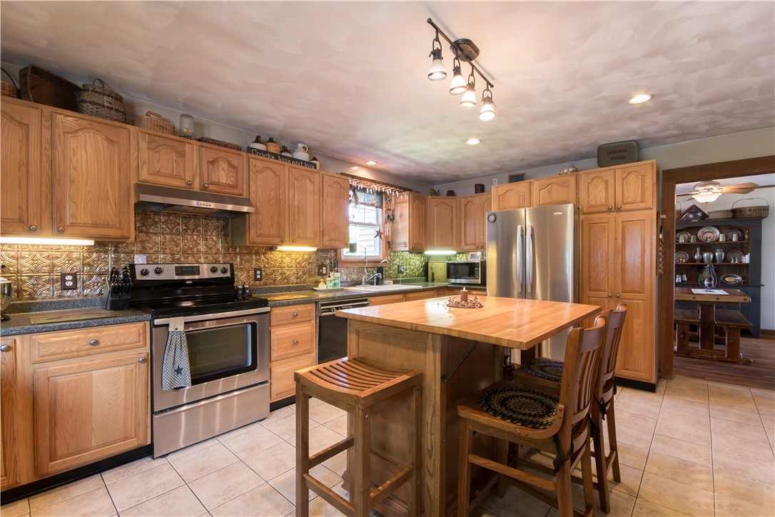 60 Kaufman Road Tiverton, RI 02878 - Photo 6 of 47