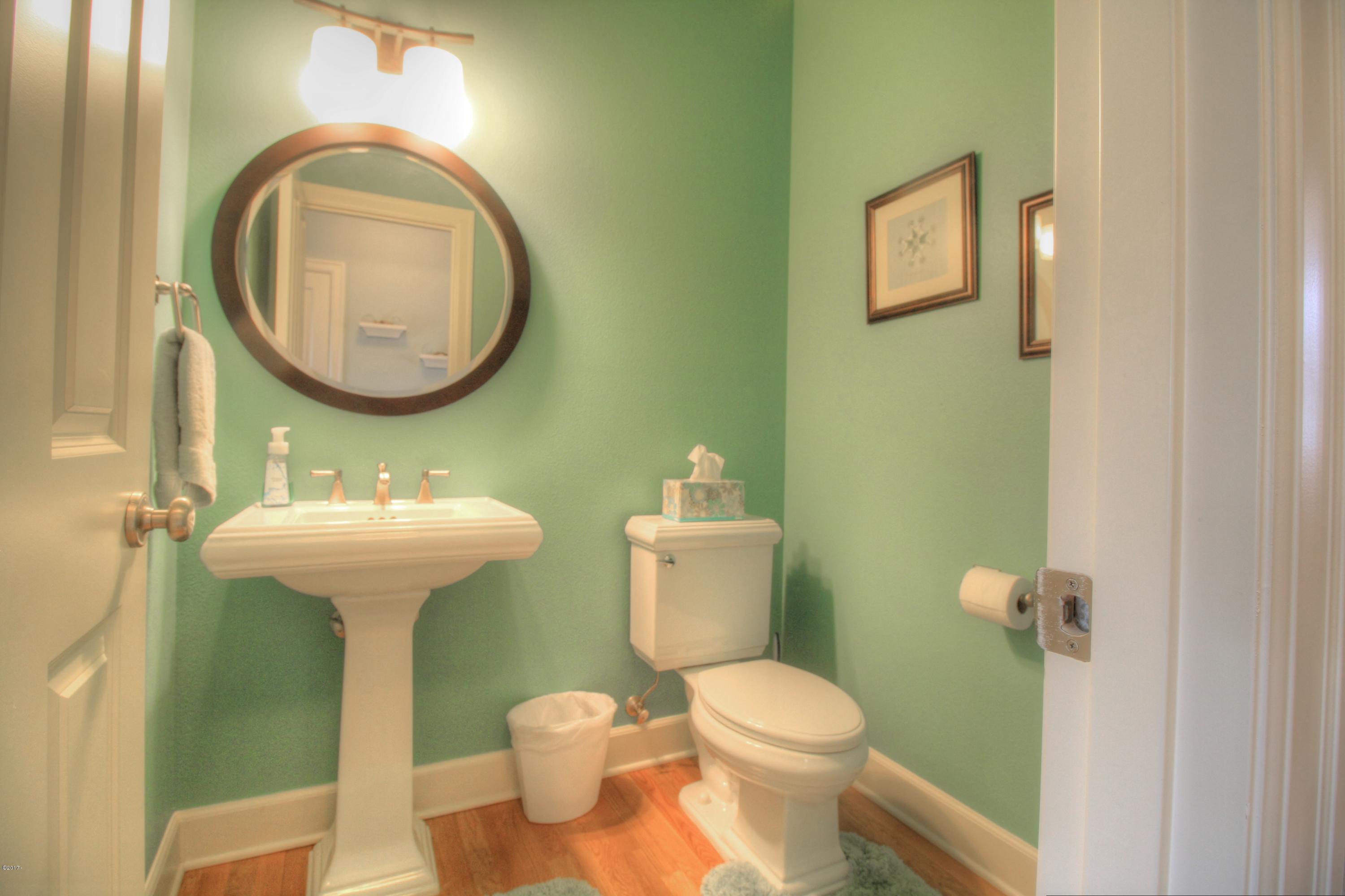 230 Southwest 60th Loop Newport, OR 97366 - Photo 23 of 42 Half Bath 2