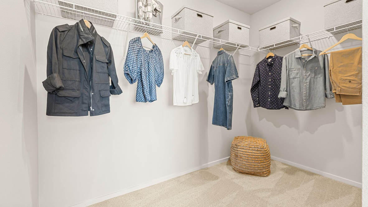 61163 Southeast Splendor Lane Bend, OR 97702 - Photo 32 of 35 033 Wallk in Closet
