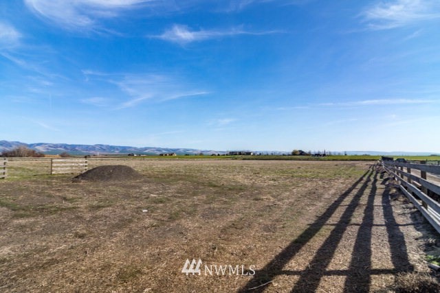1411 Spring Branch Road Walla Walla, WA 99362 - Photo 5 of 6 a view of an ocean