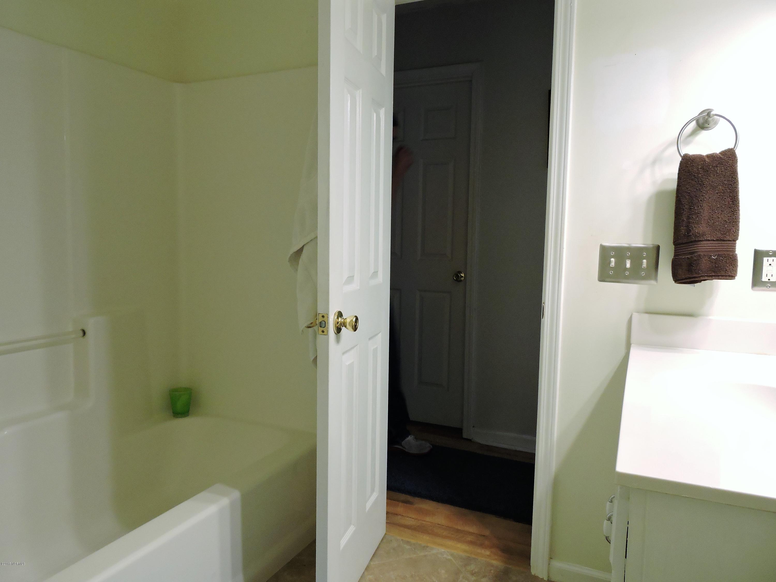 3002 Fairway Road Morehead City, NC 28557 - Photo 19 of 28 View of the tub/shower in the full bath