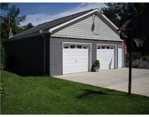 652 Ann Roberts Road Ligonier, PA 15658 - Photo 15 of 15 Parking Lot/Garage.