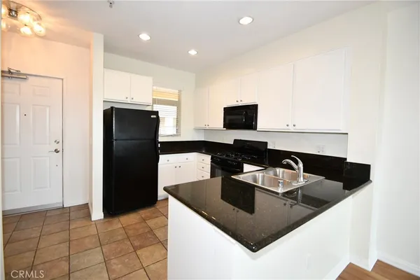 $2,450 | 2742 Cabrillo Avenue, Unit 302, Torrance, CA 90501
