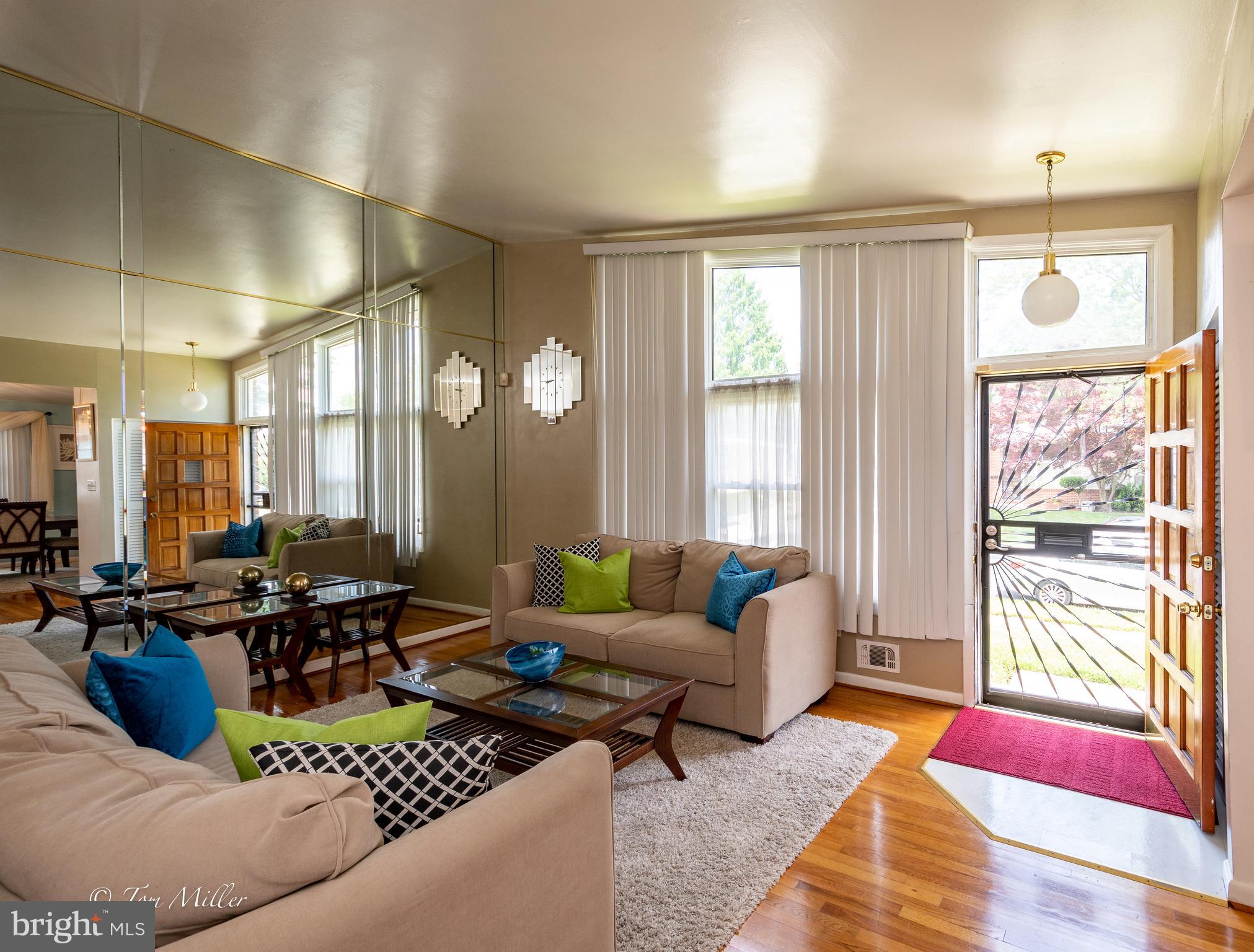 8123 Scotts Level Road Baltimore, MD 21208 - Photo 4 of 44 Living Room