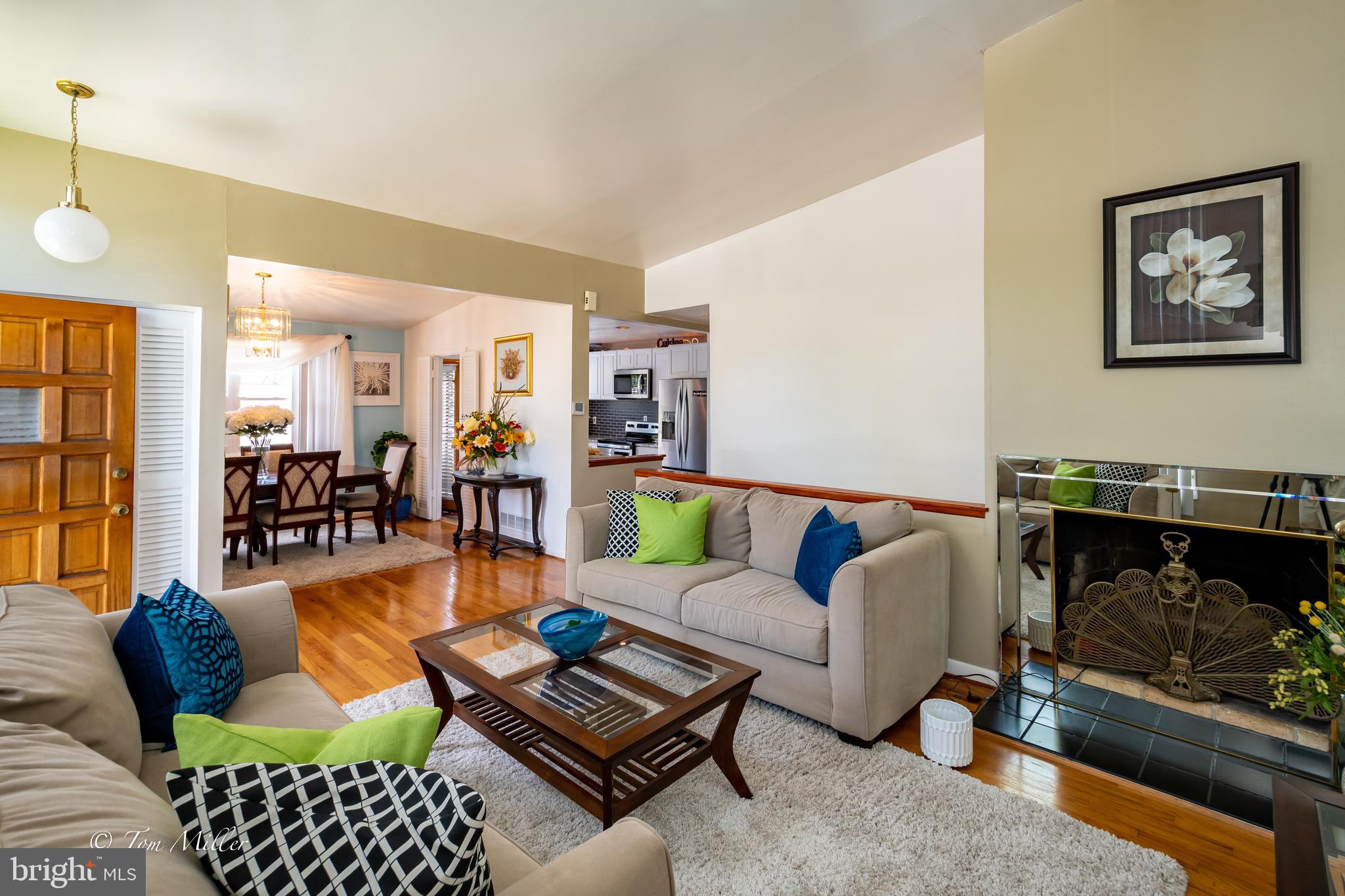 8123 Scotts Level Road Baltimore, MD 21208 - Photo 5 of 44 Living Room