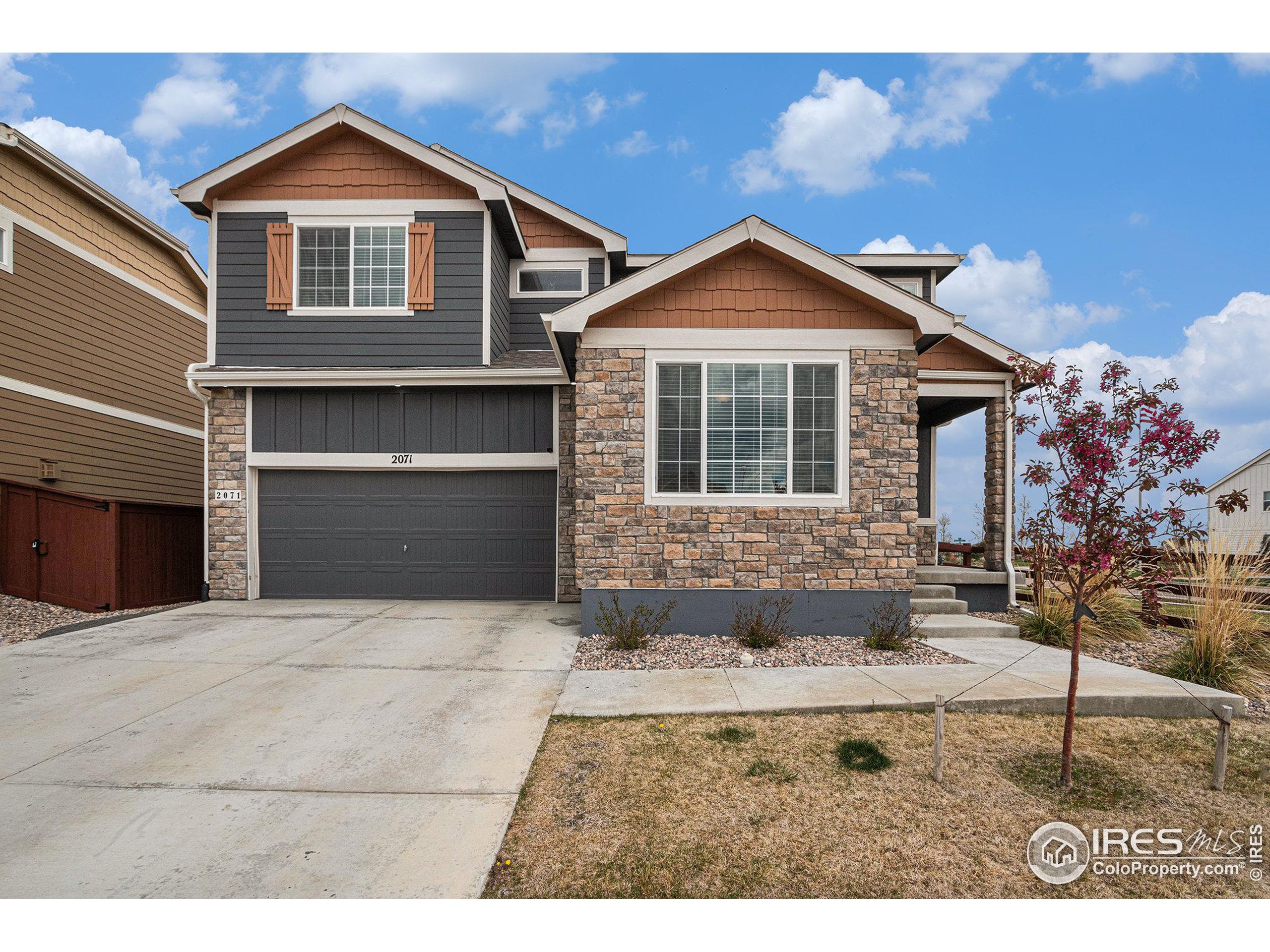 2071 Blue Moon Dr