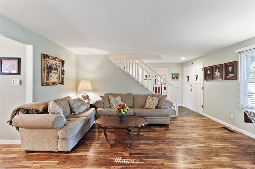 14653 Southeast 172nd Street Renton, WA 98058 - Photo 4 of 25 Gallery Image 4