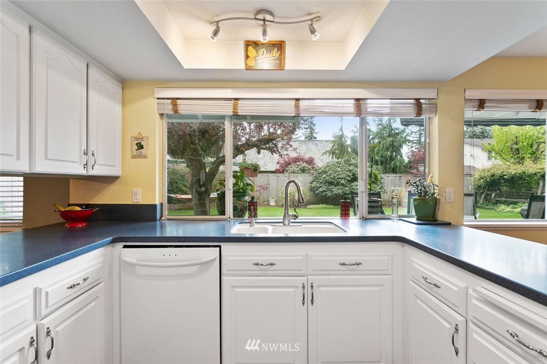 14653 Southeast 172nd Street Renton, WA 98058 - Photo 8 of 25 Gallery Image 8