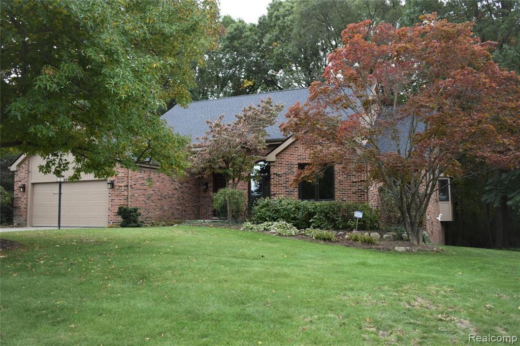 6847 High Ridge Road West Bloomfield, MI 48324 - Photo 2 of 23 Gallery Image 2