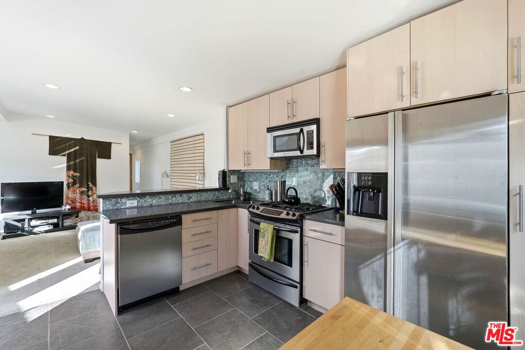 67 Paradise Cove Road Malibu, CA 90265 - Photo 13 of 27 Gallery Image 13