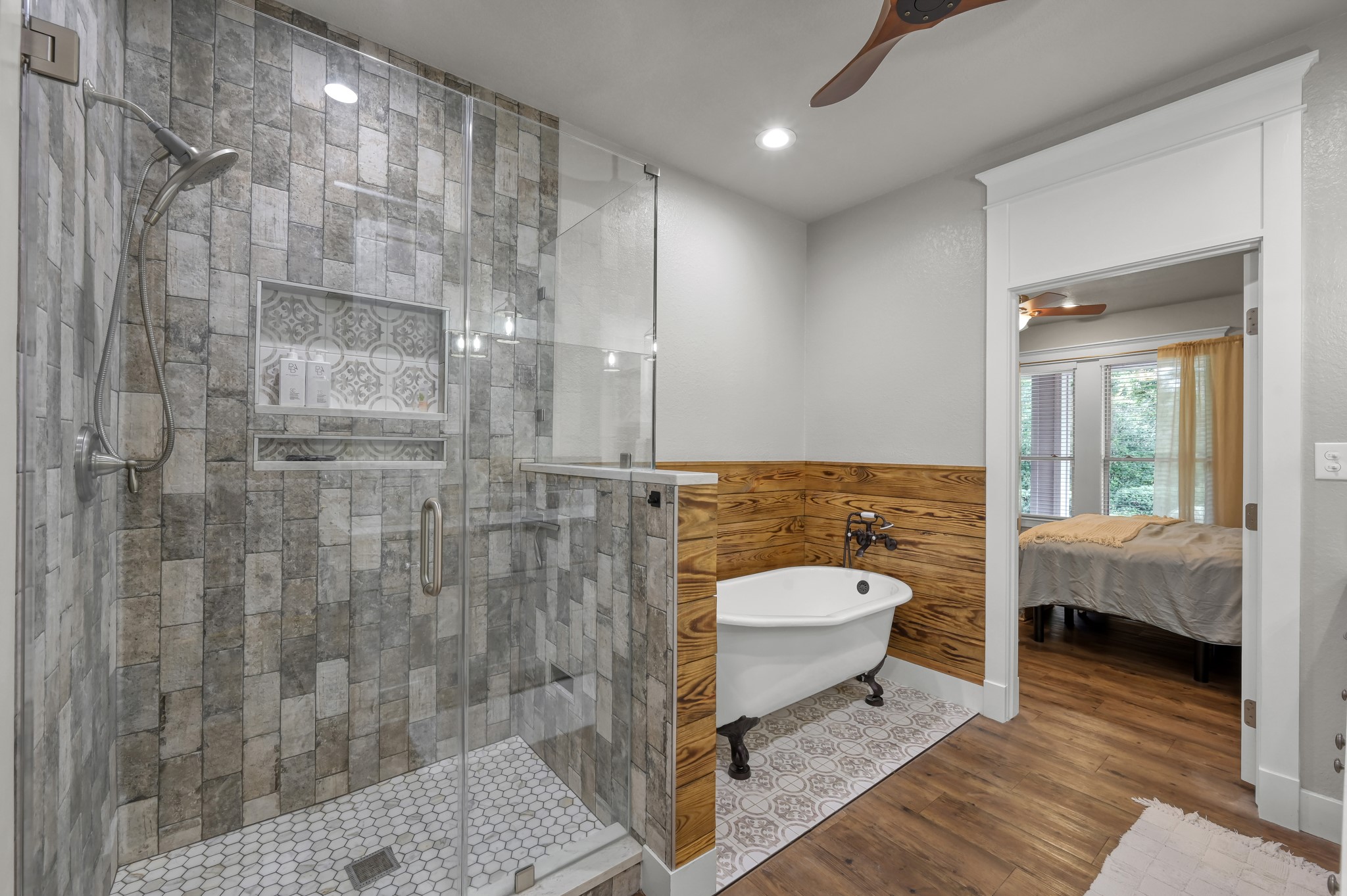 1615 Melissa Drive Spring, TX 77386 - Photo 9 of 40 Primary Bathroom with claw foot soaking tub