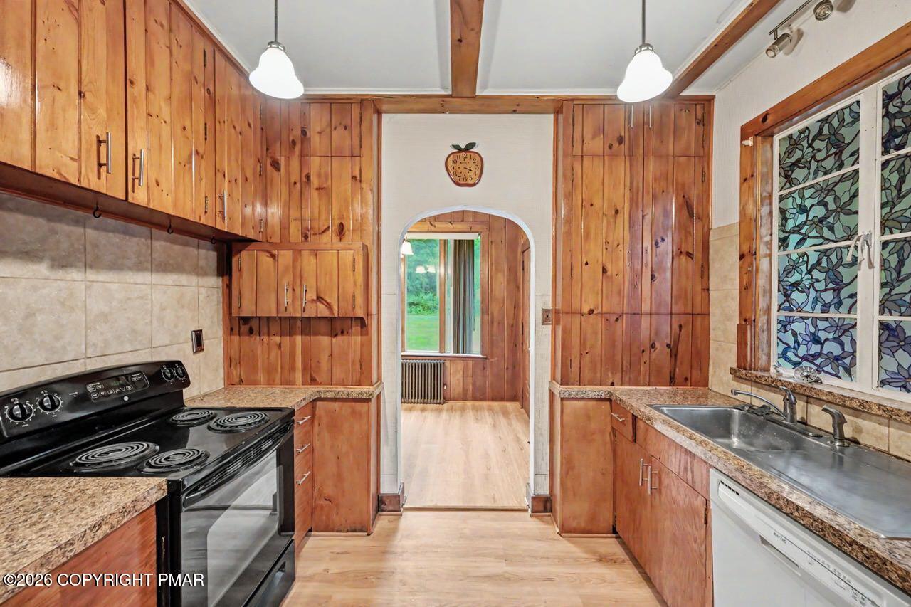 239 Meadowside Road Mount Pocono, PA 18344 - Photo 21 of 75 Kitchen