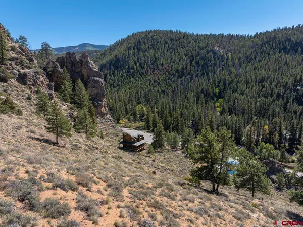 a view of an outdoor space with green field