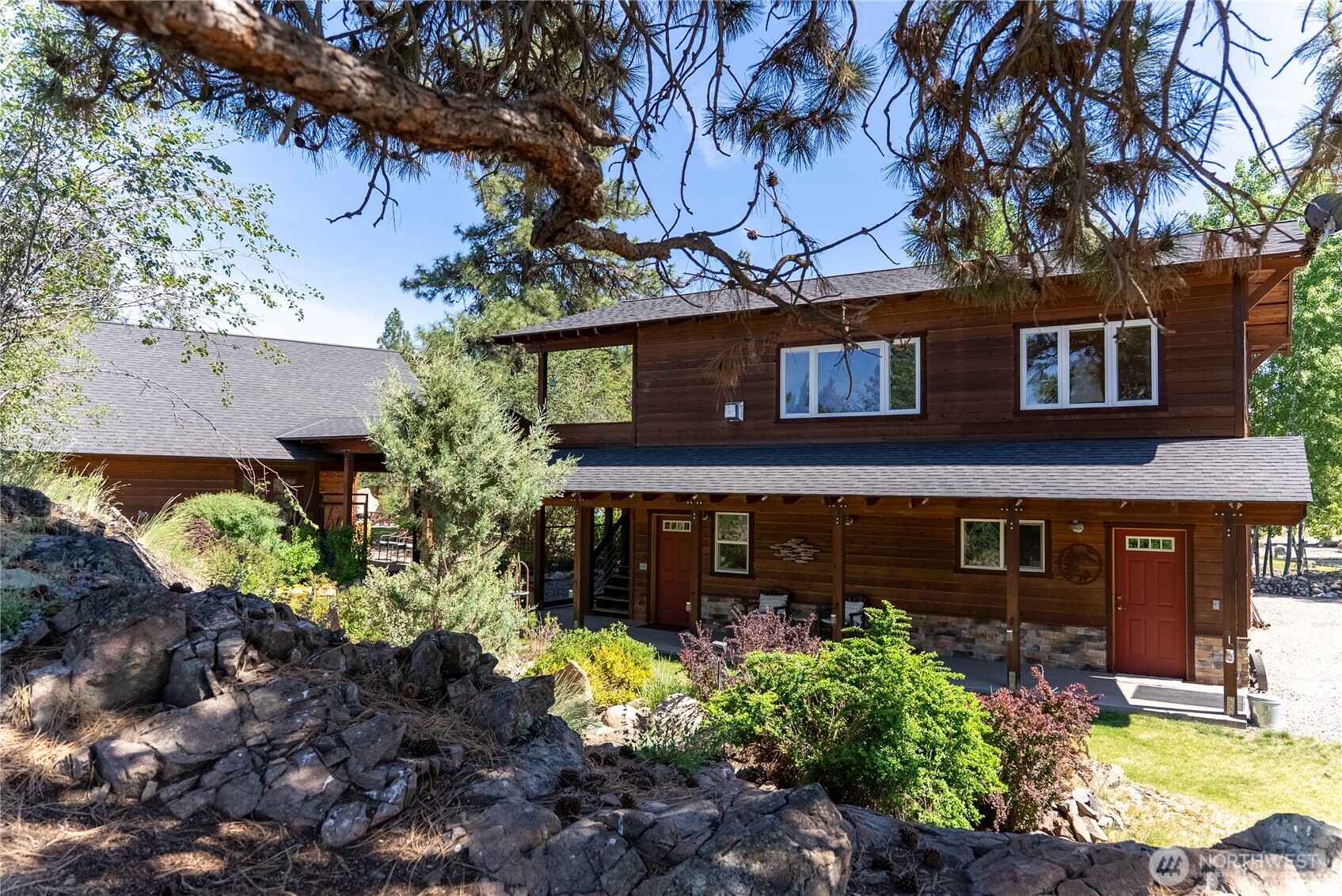 130 Sundown Road Winthrop, WA 98862 - Photo 40 of 40 front view of a house with a yard