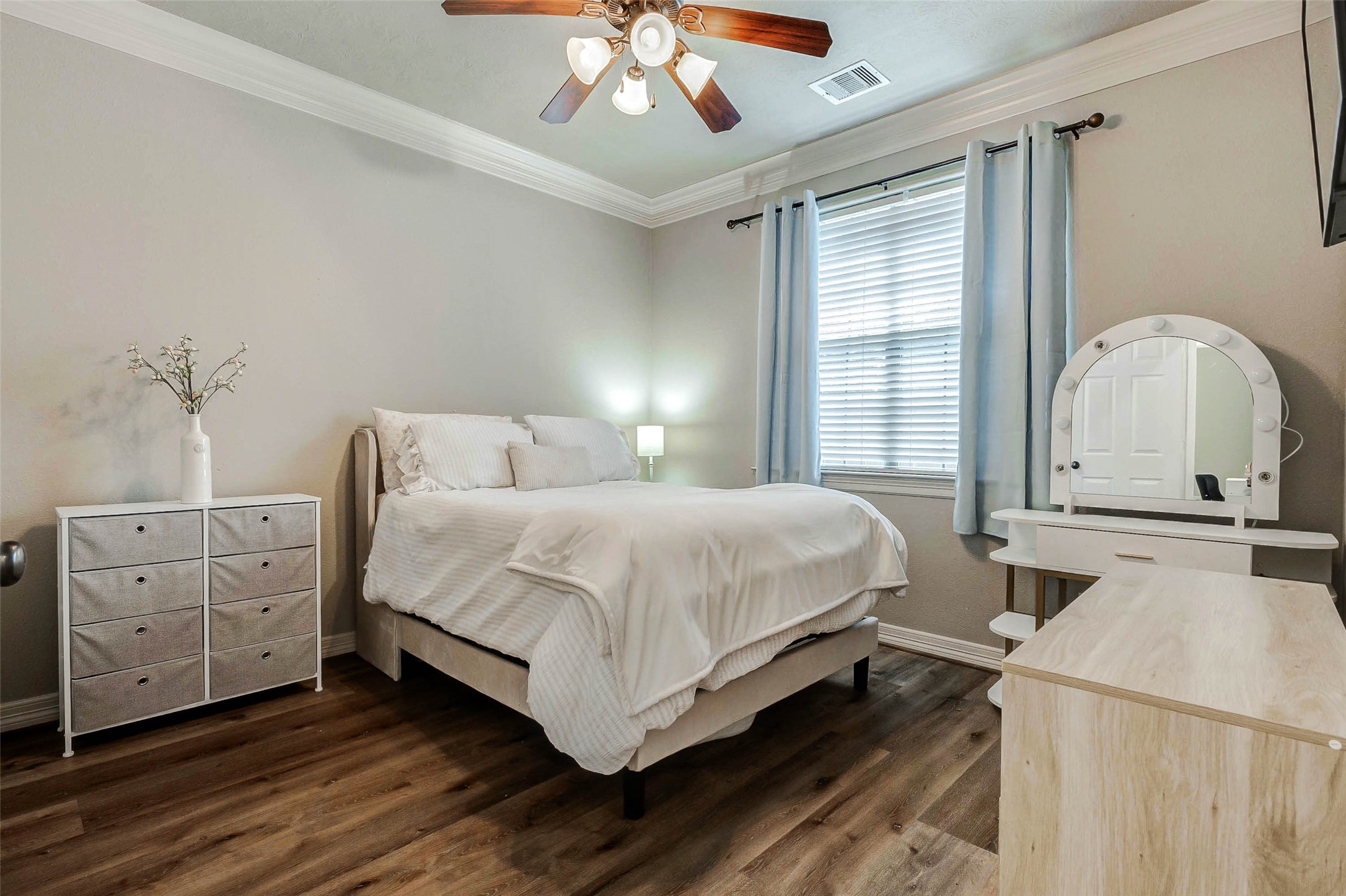 4403 Wickby Street Fulshear, TX 77441 - Photo 28 of 50 a bedroom with a bed and a dresser