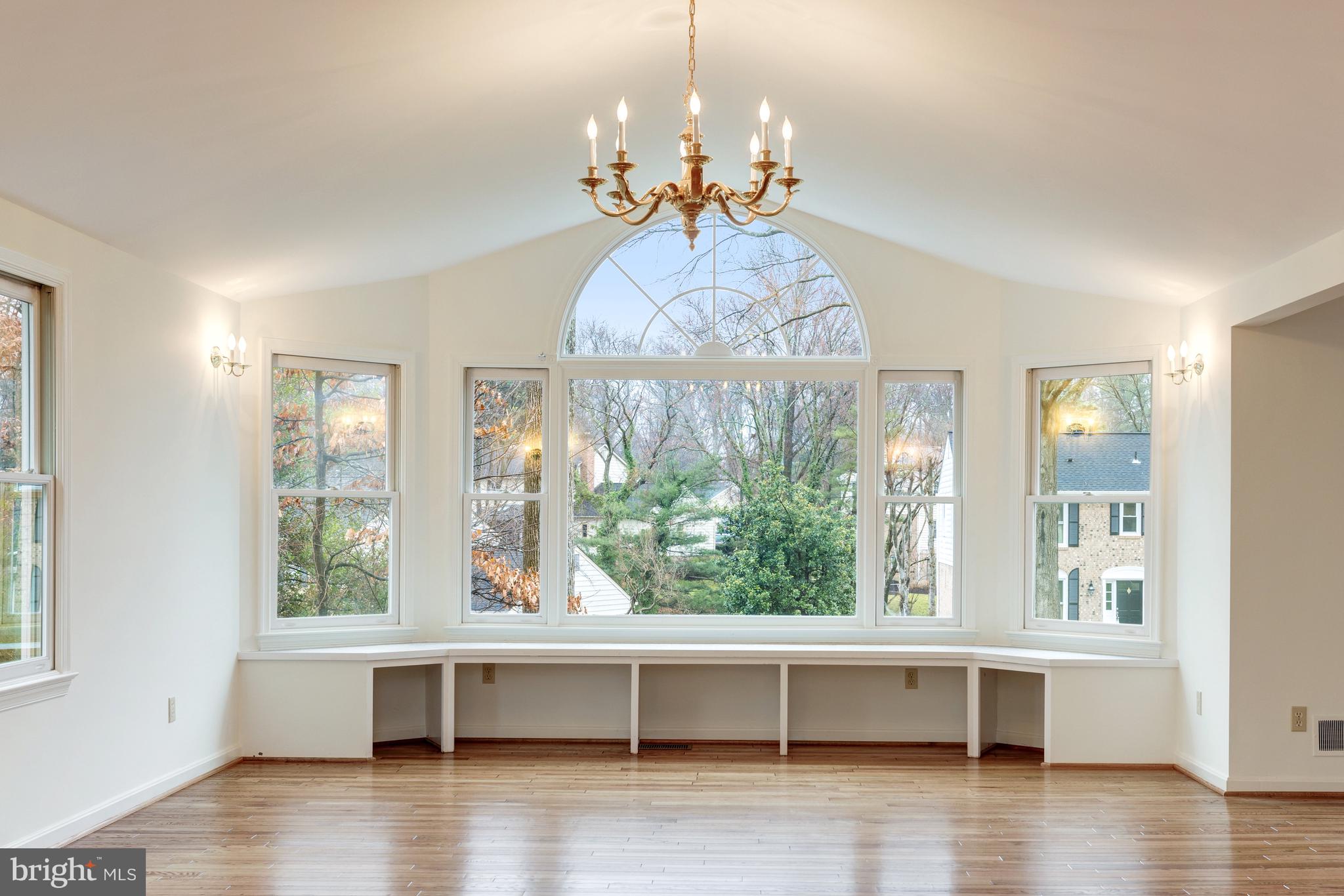 7906 Foxhound Road McLean, VA 22102 - Photo 5 of 48 Gallery Image 5