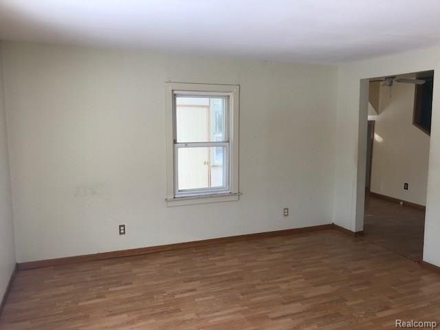 2134 South Genesee Road Burton, MI 48519 - Photo 14 of 48 living 3.jpeg