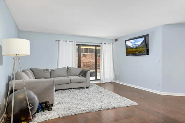 $210,000 | 2885 Knox Avenue South, Unit 203, Minneapolis, MN 55408