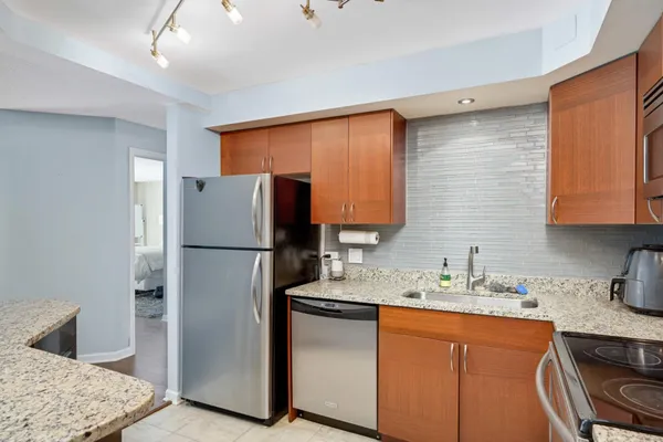 $210,000 | 2885 Knox Avenue South, Unit 203, Minneapolis, MN 55408