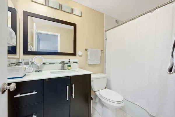 $210,000 | 2885 Knox Avenue South, Unit 203, Minneapolis, MN 55408
