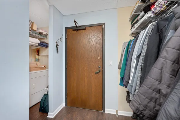 $210,000 | 2885 Knox Avenue South, Unit 203, Minneapolis, MN 55408